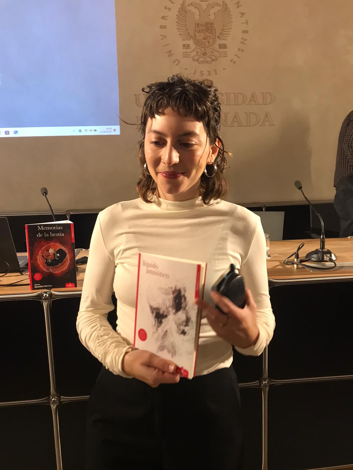 Pamela Merrill Silva con su novela Líquido Amniótico