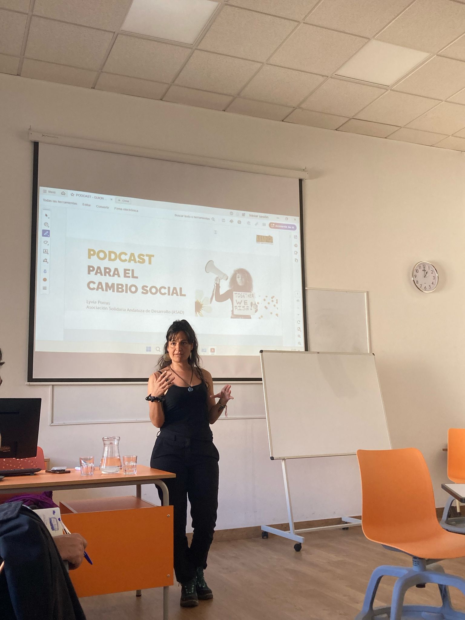 Lyvia Porras de ASAD durante el taller de creación de Podcast
